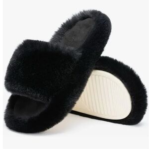 Chantomoo Black Faux Fur Women's Slippers. Size 9-10